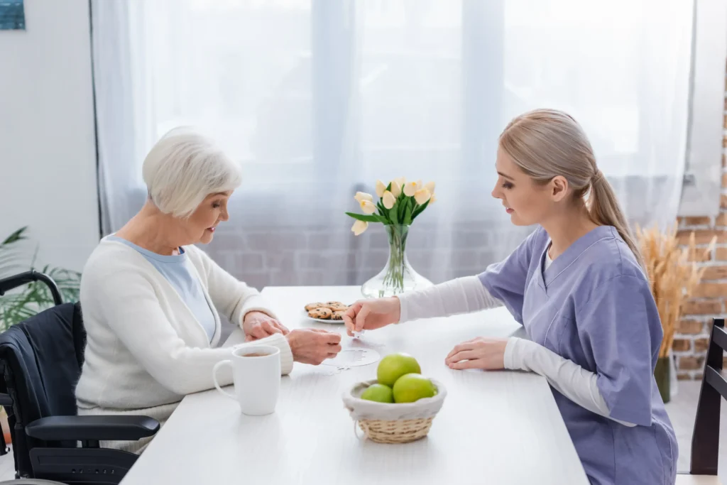 A home health aide doing a puzzle with an elderly woman.